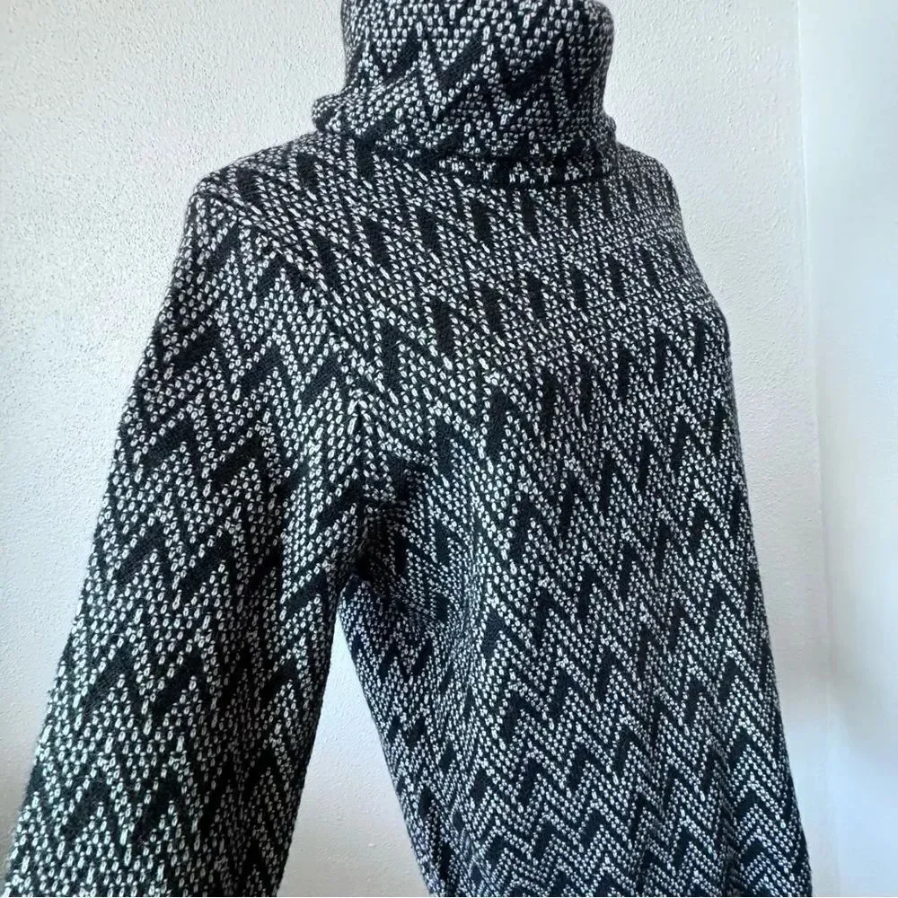 Ellen Tracy Turtleneck Sweater Black White Chevron SZ XL